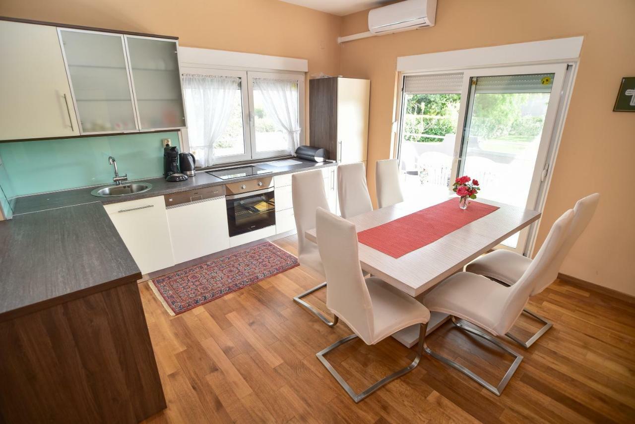 Villa Ankin Dvor à Galovac  Extérieur photo